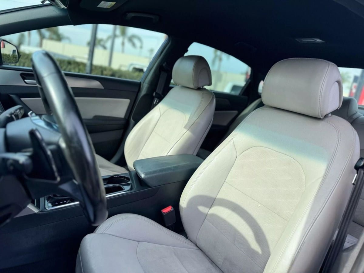 Vehicle image 14 of 27