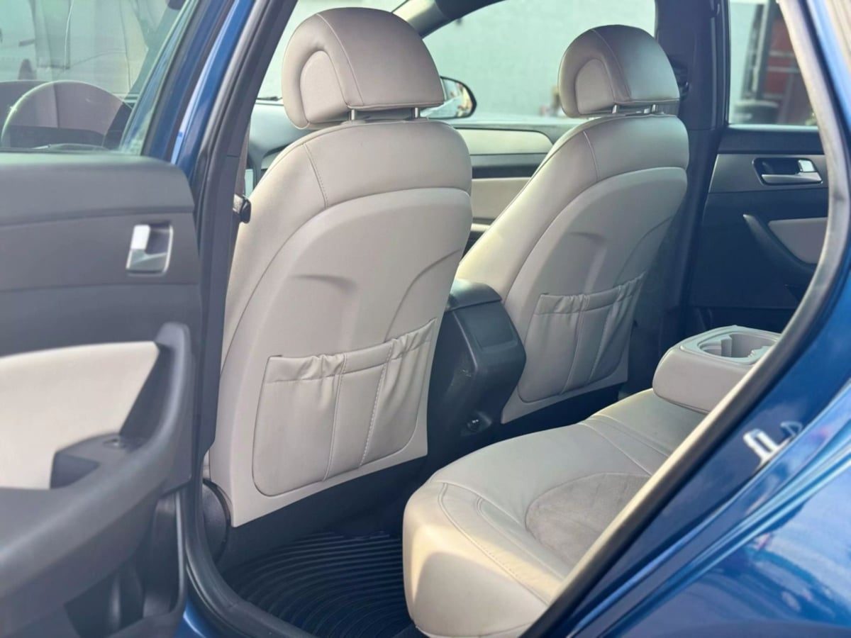 Vehicle image 13 of 27