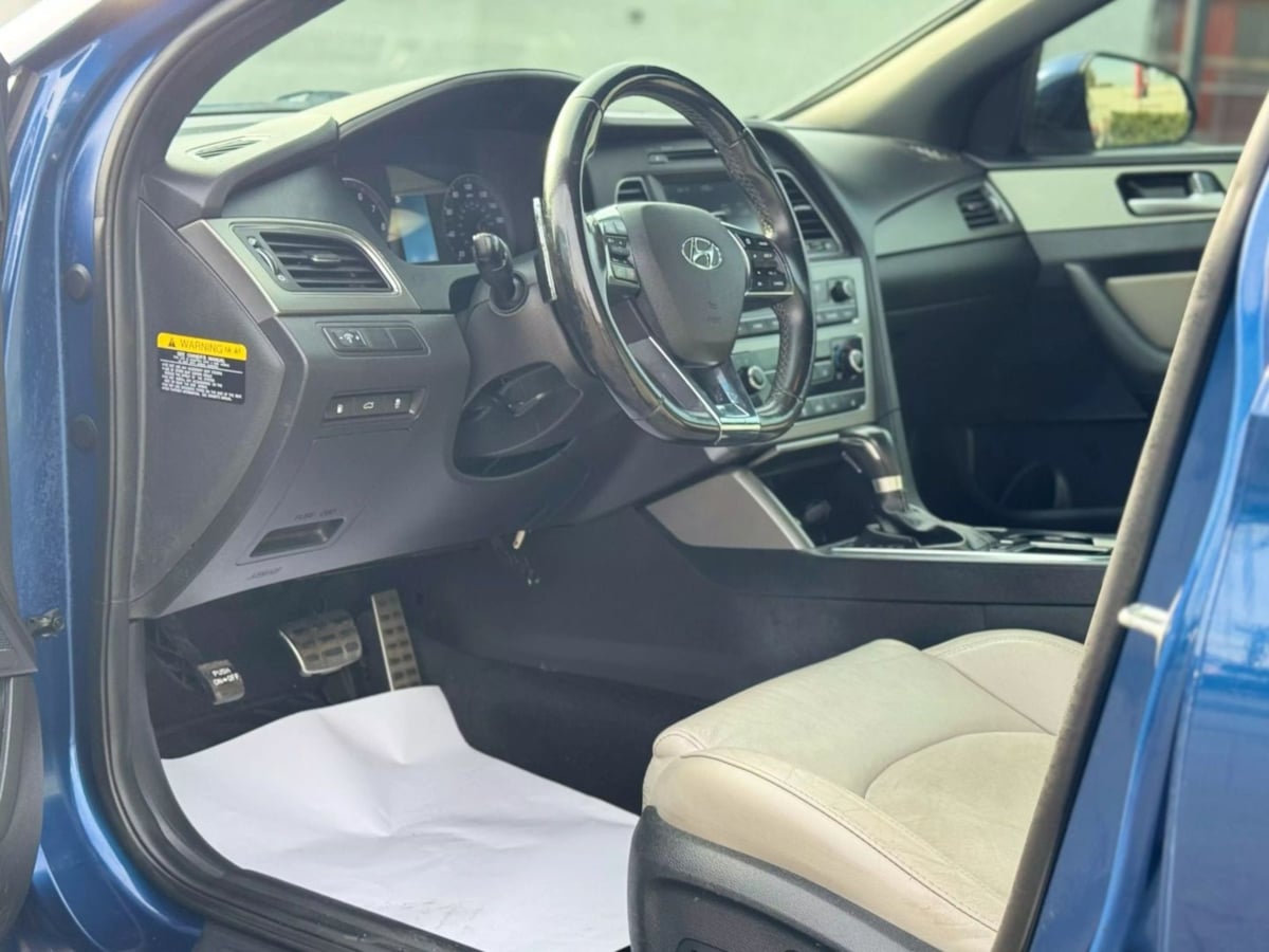 Vehicle image 12 of 27