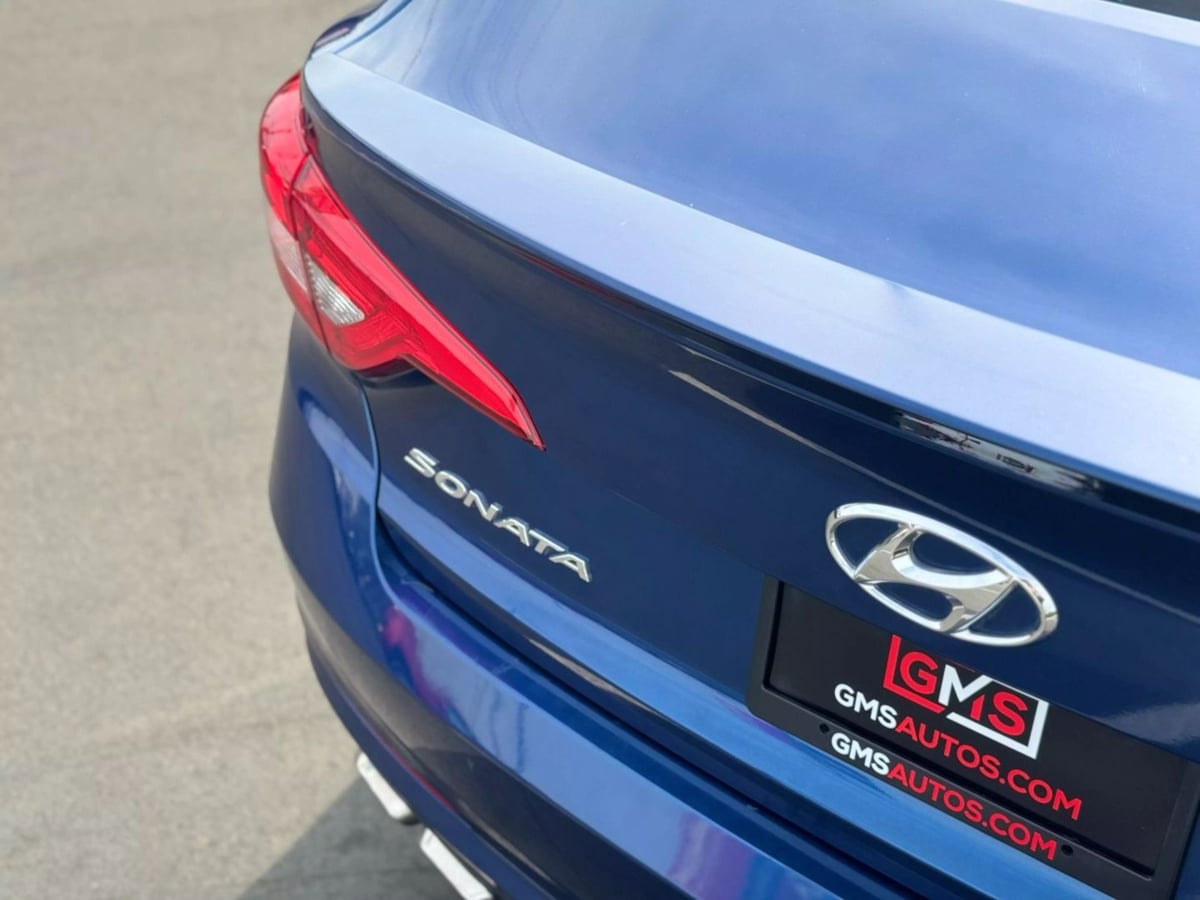 Vehicle image 10 of 27