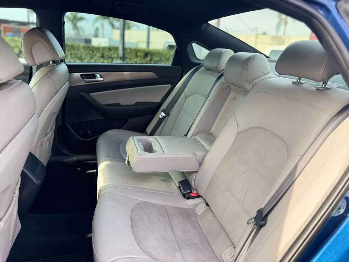 Vehicle image 15 of 27