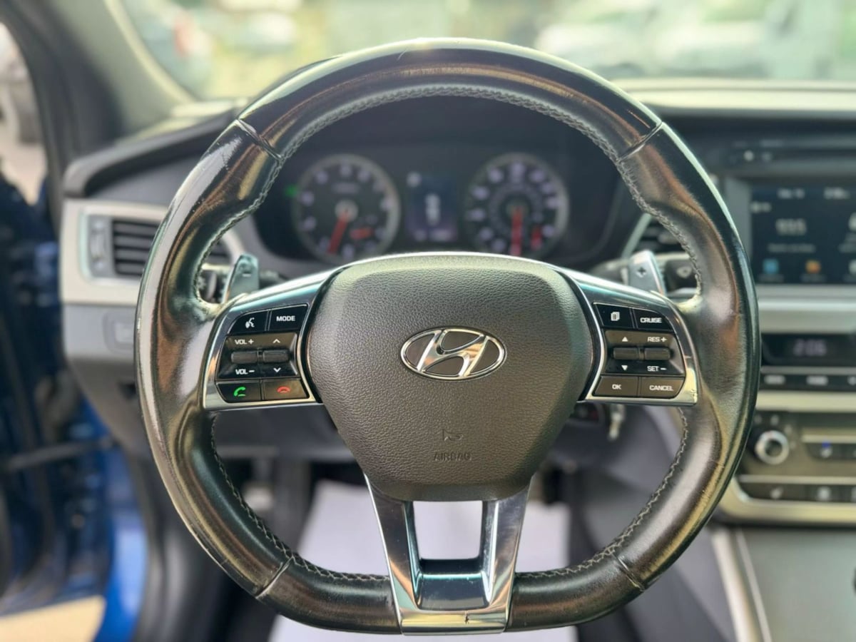 Vehicle image 22 of 27