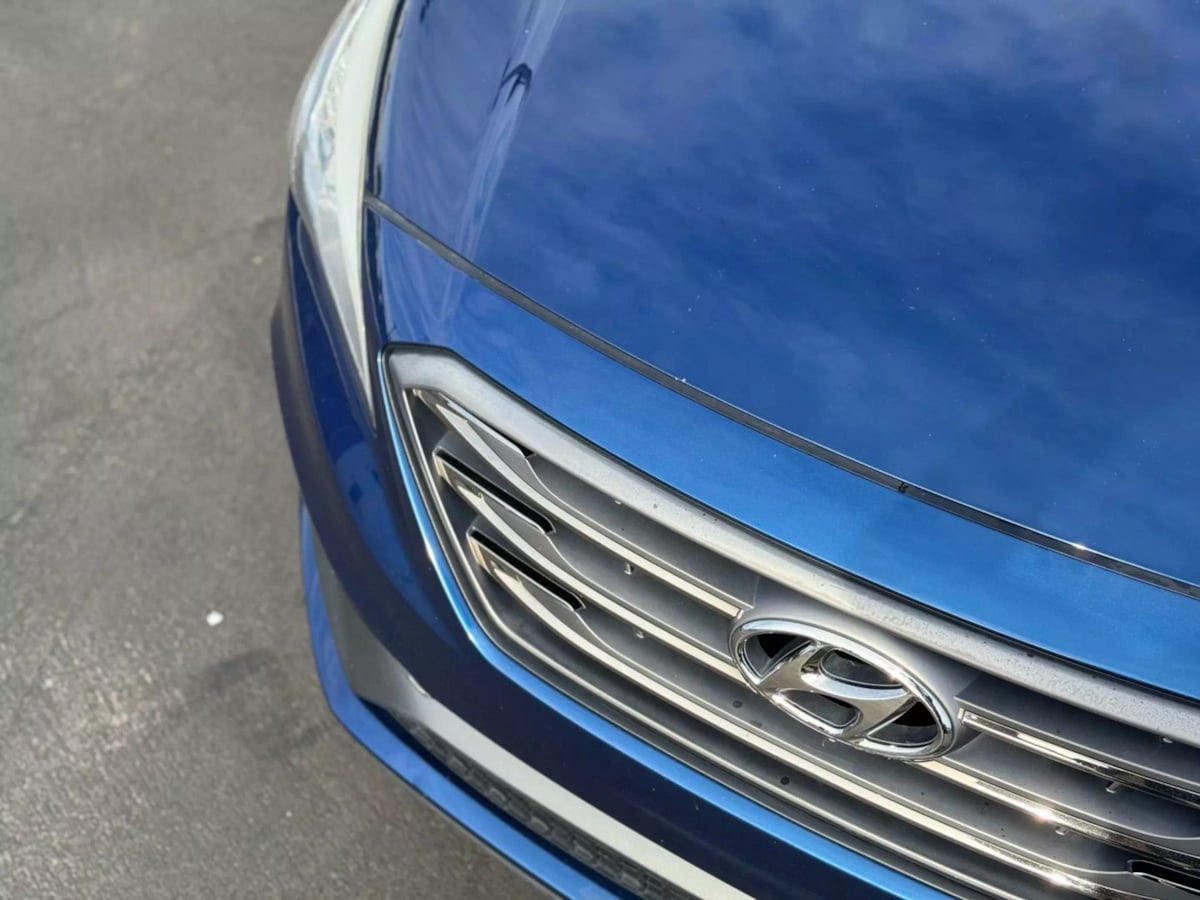 Vehicle image 9 of 27