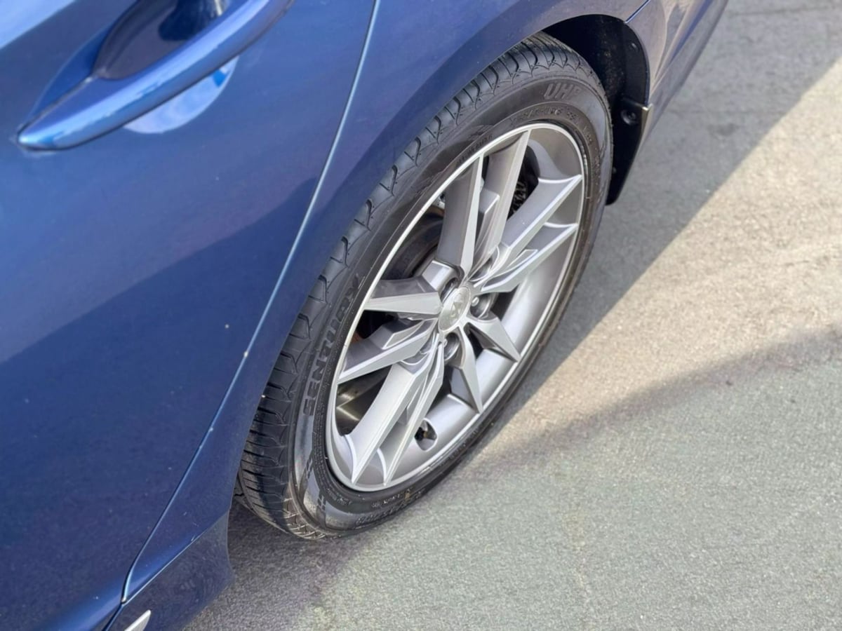 Vehicle image 11 of 27
