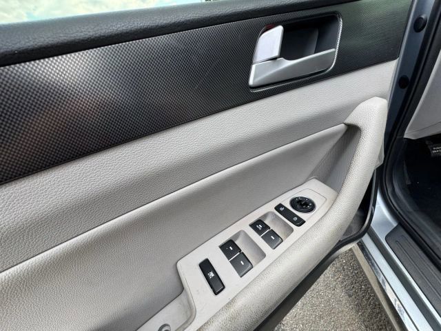 2017 Hyundai Sonata Sport Image 19 of 26