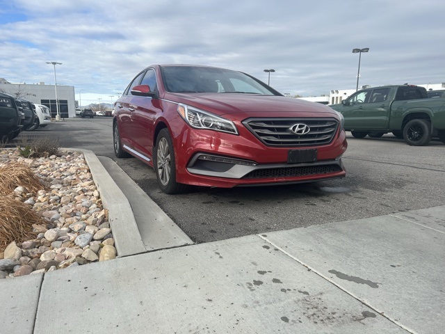 2017 Hyundai Sonata Sport Image 2 of 8