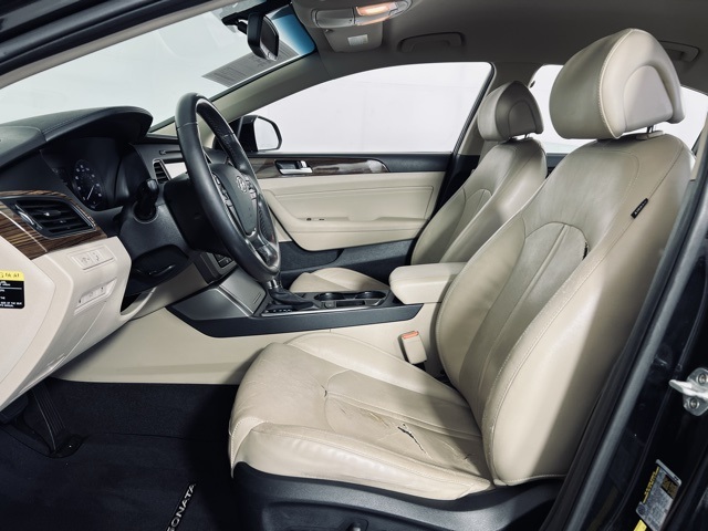 Vehicle image 16 of 35