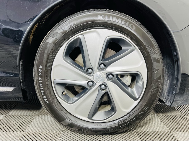 Vehicle image 6 of 35