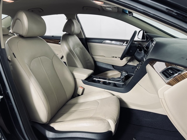 Vehicle image 14 of 35