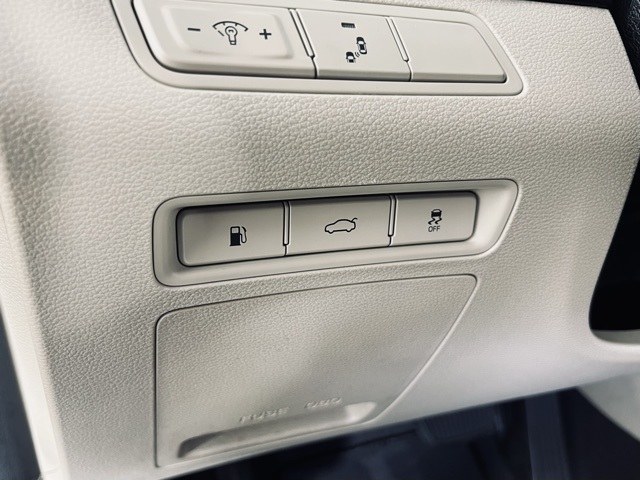 Vehicle image 31 of 35