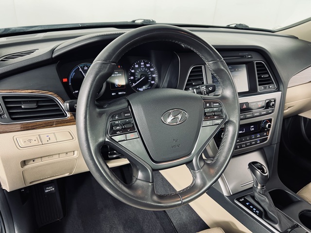 Vehicle image 20 of 35