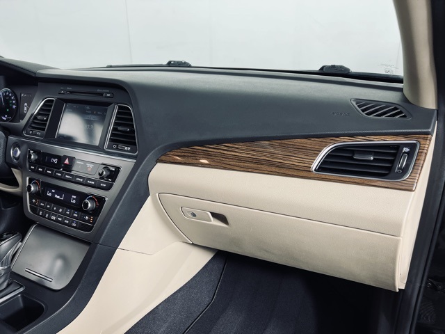 Vehicle image 19 of 35