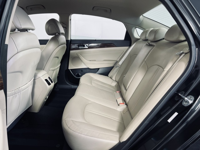 Vehicle image 13 of 35