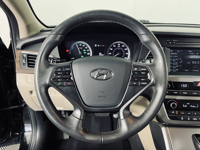 Vehicle image 23 of 35