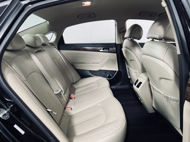 Vehicle image 11 of 35