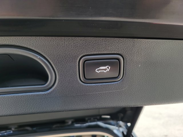 Vehicle image 10 of 31