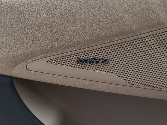 Vehicle image 24 of 31