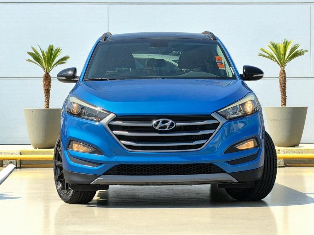 2017 Hyundai Tucson Night Image 2 of 43