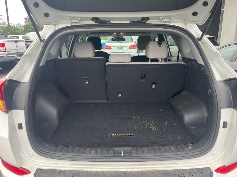 2017 Hyundai Tucson SE Image 8 of 28