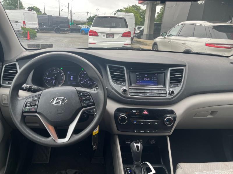 2017 Hyundai Tucson SE Image 11 of 28