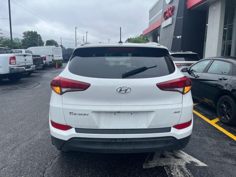 2017 Hyundai Tucson SE Image 5 of 28