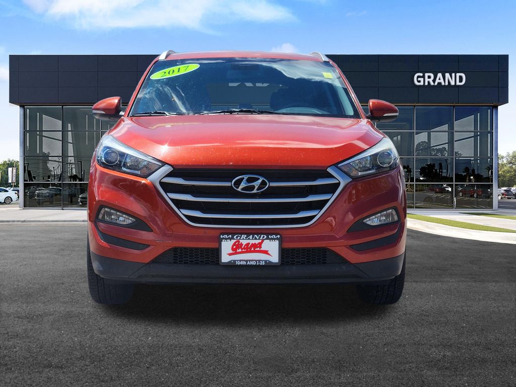 2017 Hyundai Tucson SE Plus Image 2 of 28