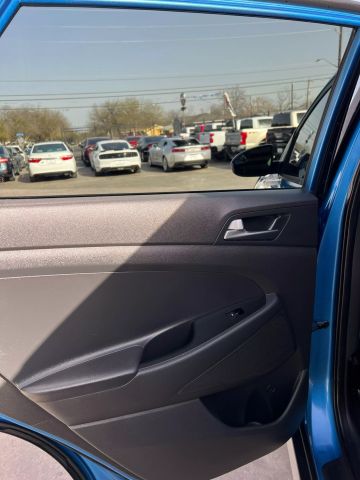 Vehicle image 32 of 36
