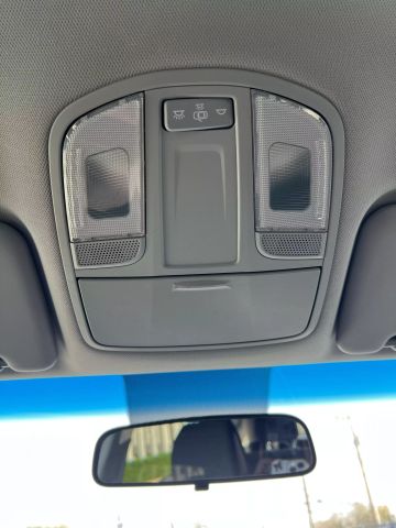 Vehicle image 31 of 36