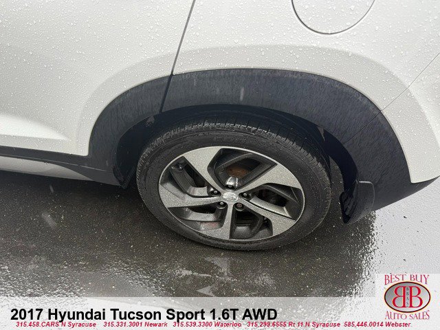 Vehicle image 9 of 17