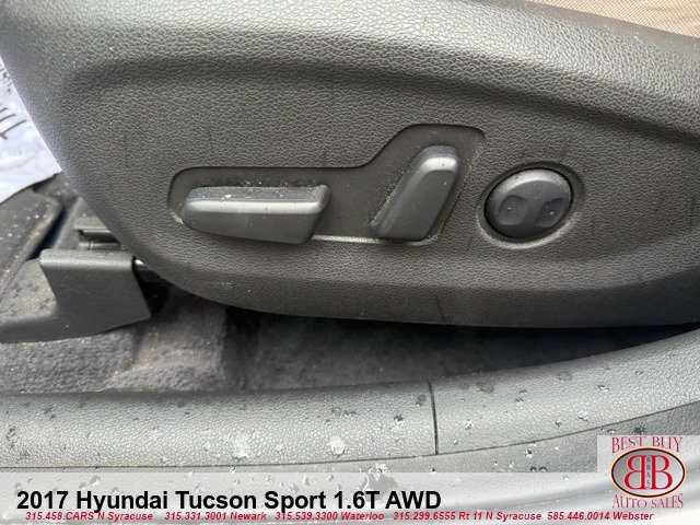 Vehicle image 13 of 17