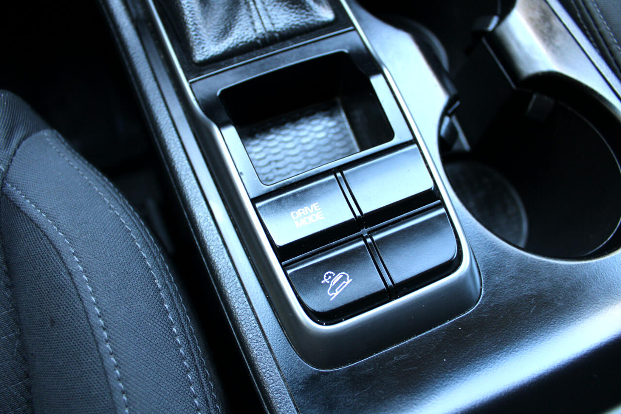 Vehicle image 23 of 33