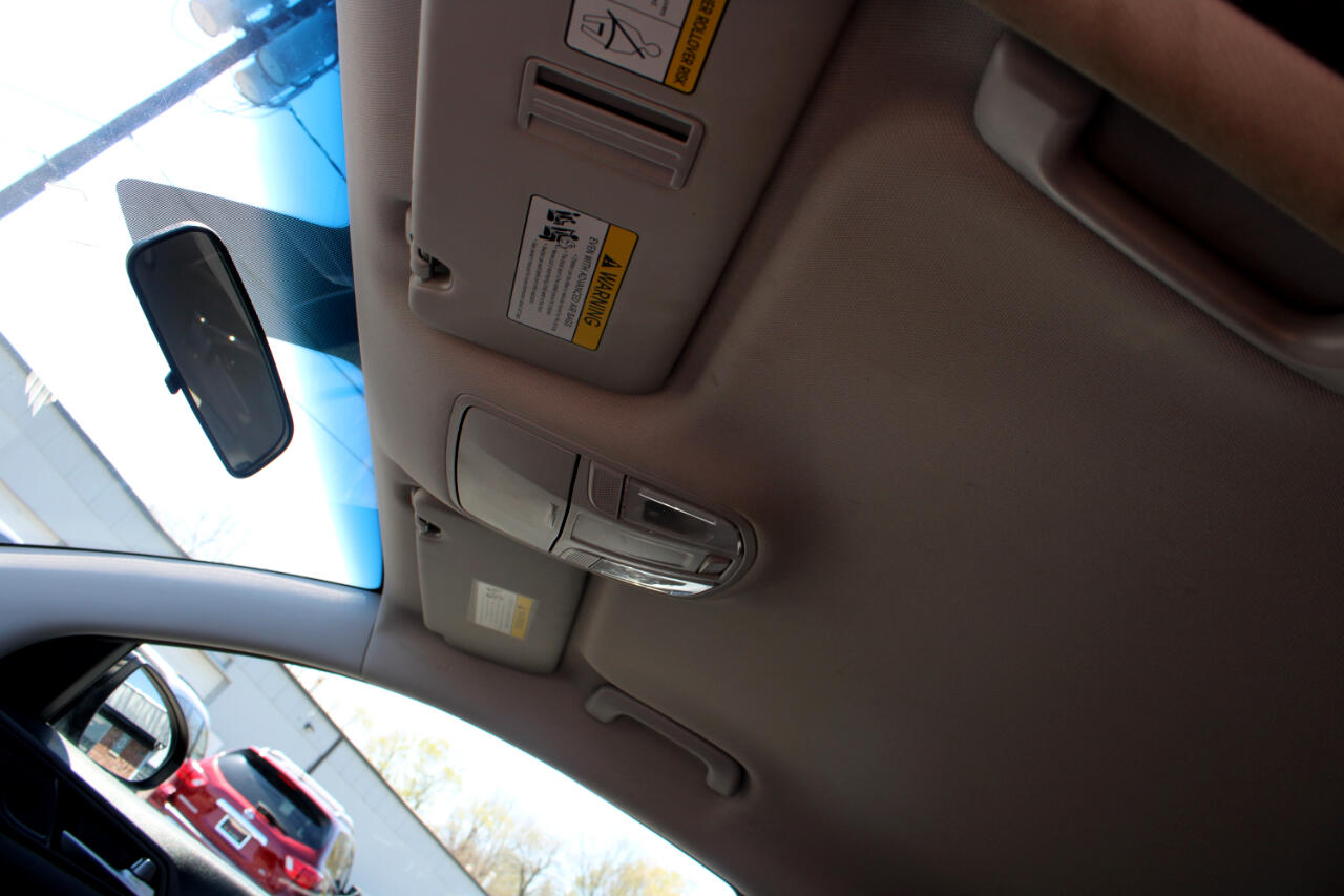 Vehicle image 21 of 33