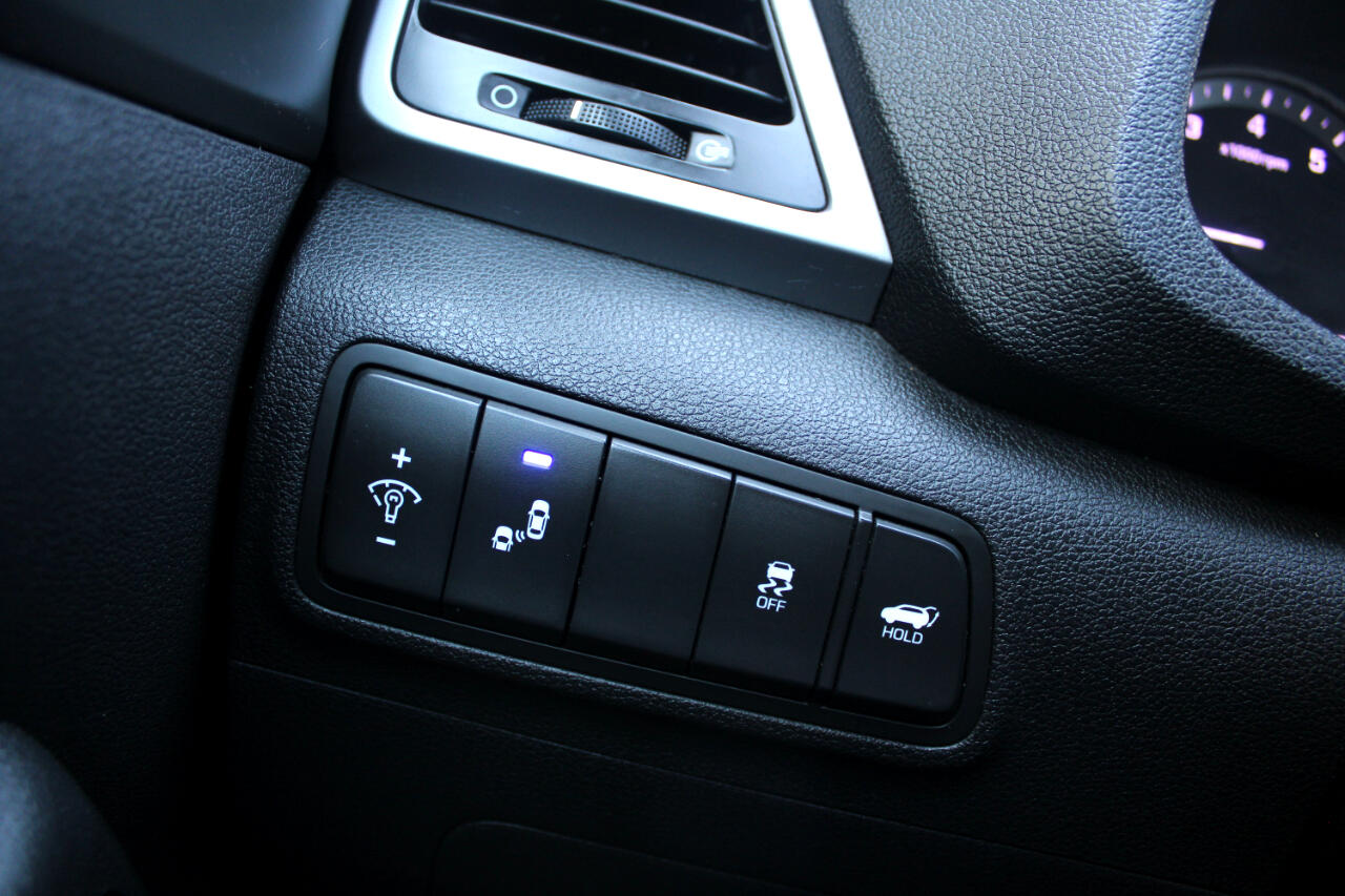 Vehicle image 28 of 33