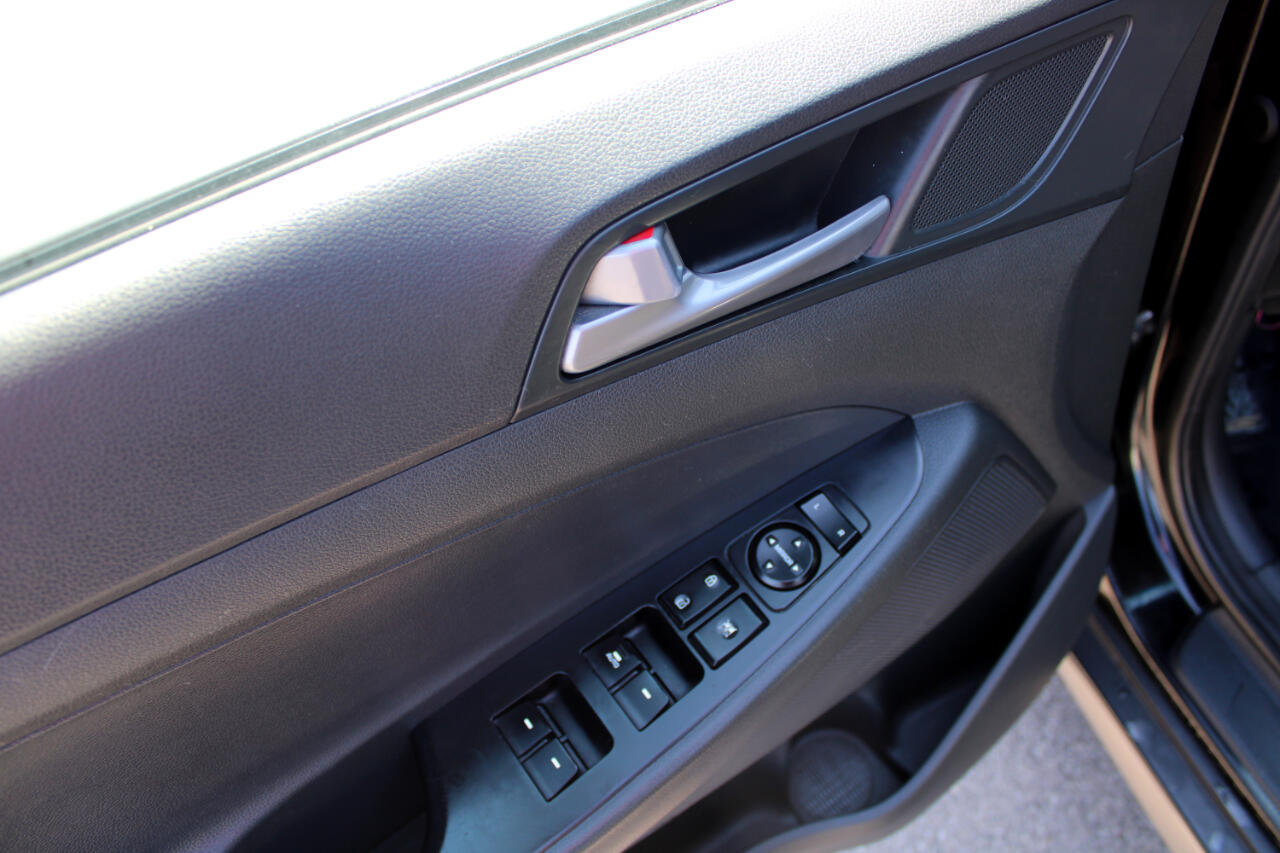 Vehicle image 20 of 33