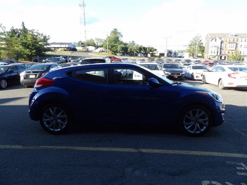 2017 Hyundai Veloster Base Image 2 of 24