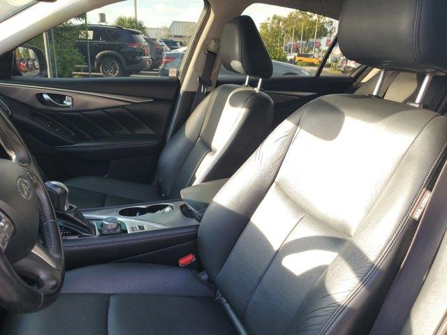 2017 INFINITI Q50 2.0T Image 10 of 30
