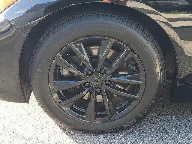 2017 INFINITI Q50 2.0T Image 7 of 30