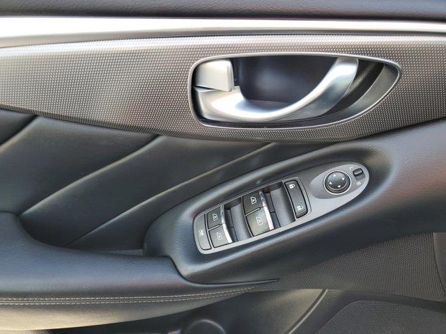 2017 INFINITI Q50 2.0T Image 19 of 30