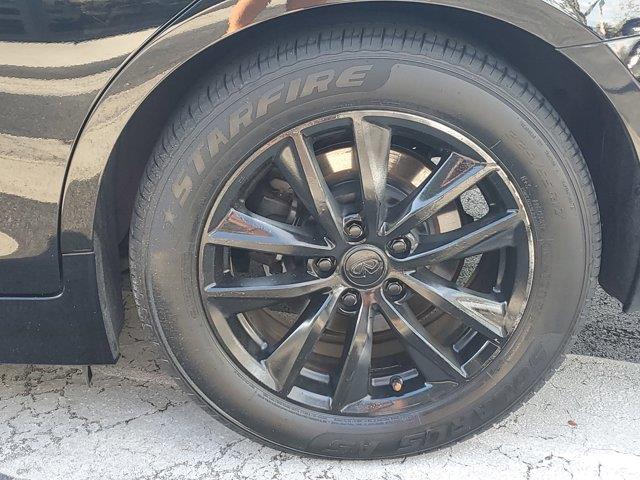 2017 INFINITI Q50 2.0T Image 8 of 30