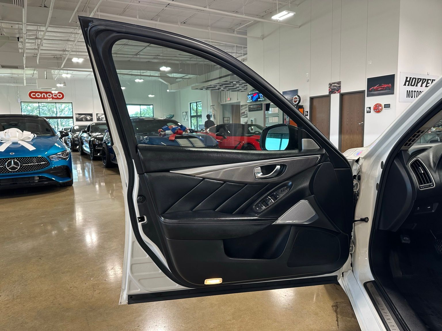Vehicle image 21 of 43