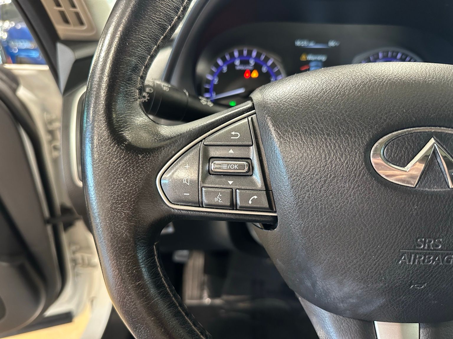 Vehicle image 22 of 43