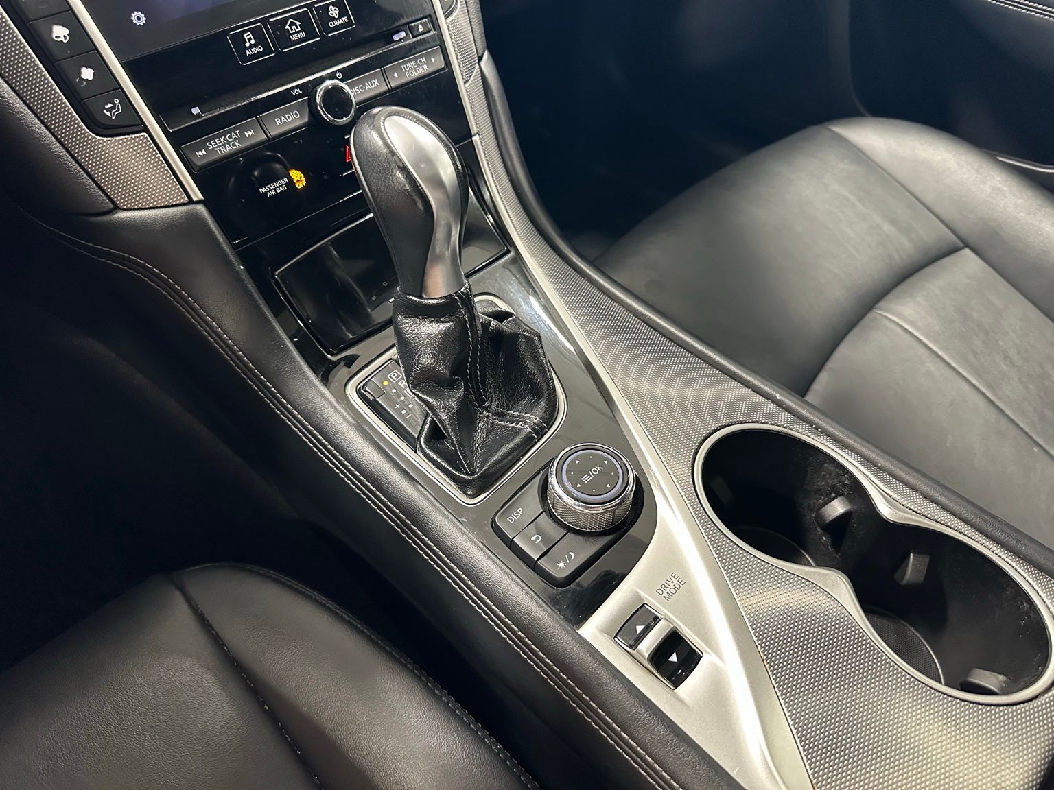 Vehicle image 32 of 43