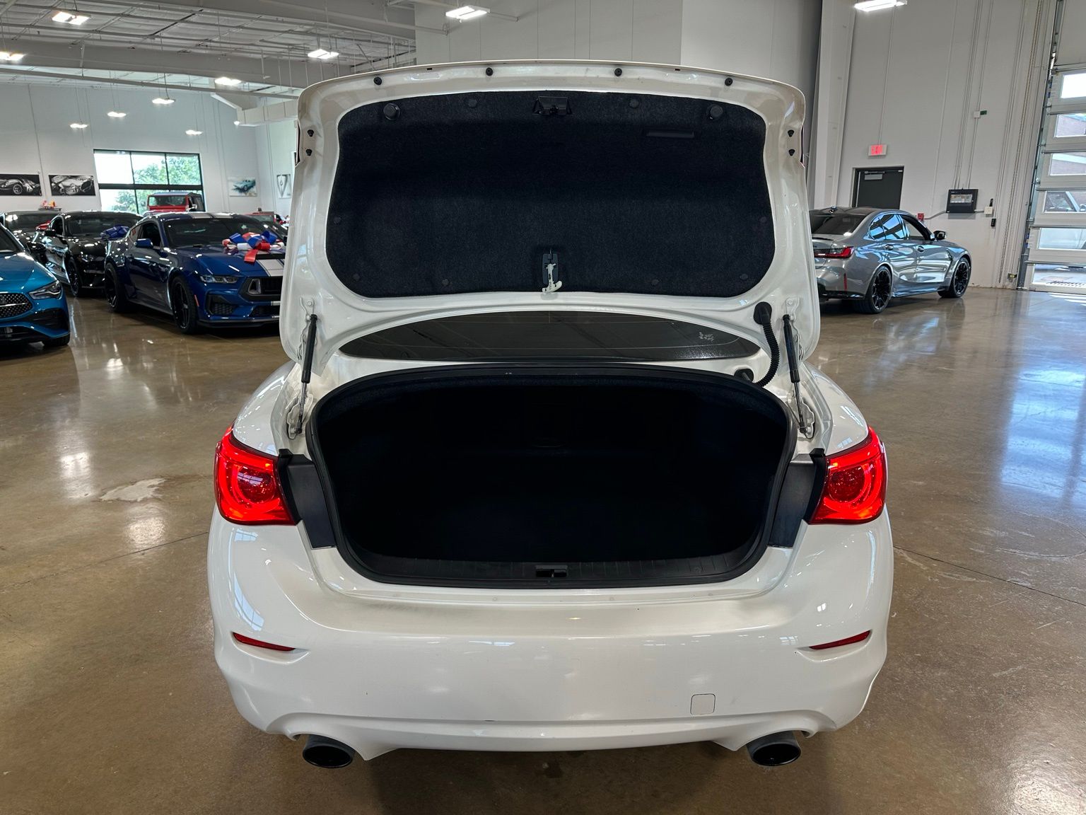 Vehicle image 11 of 43