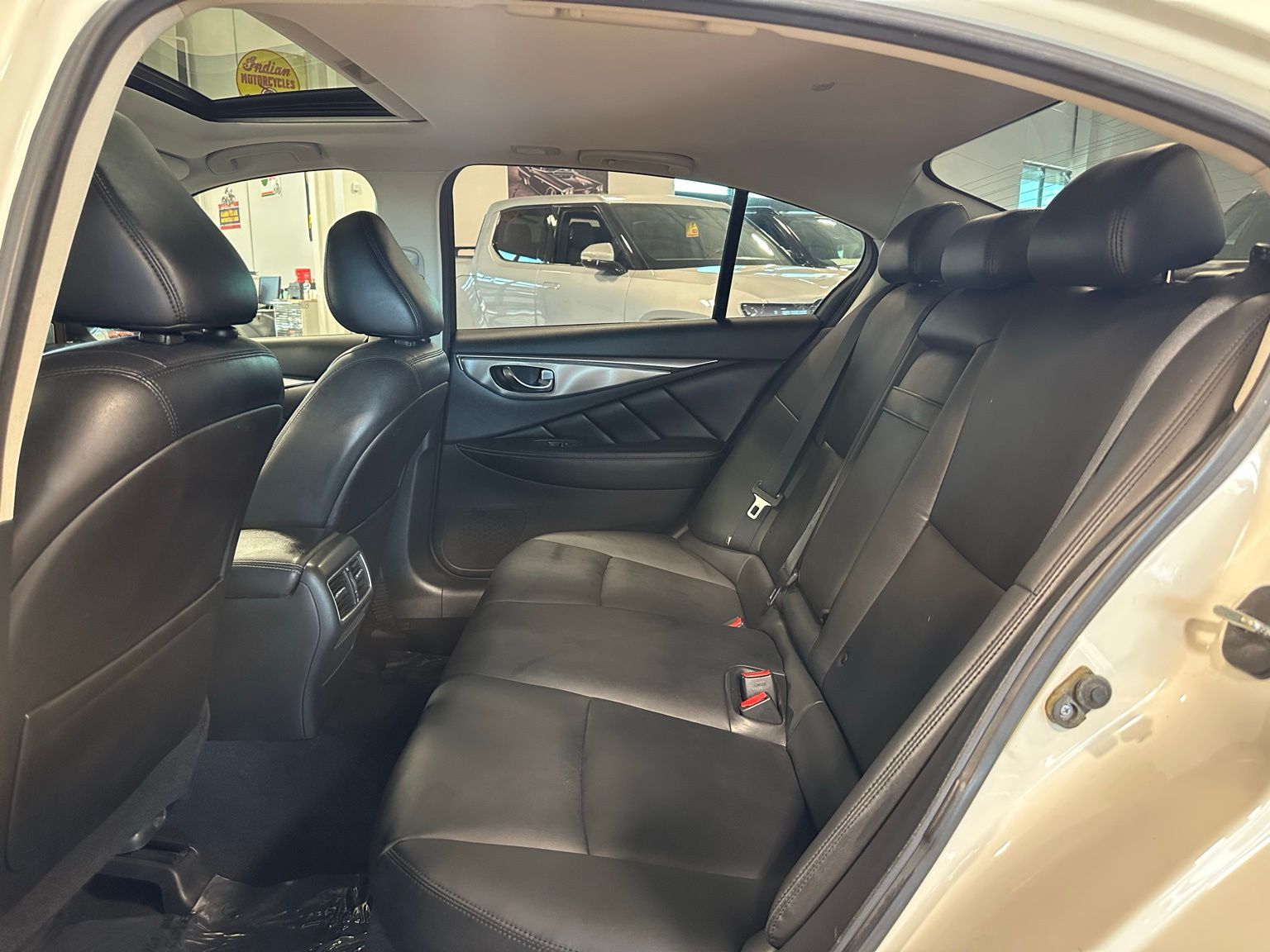 Vehicle image 17 of 43