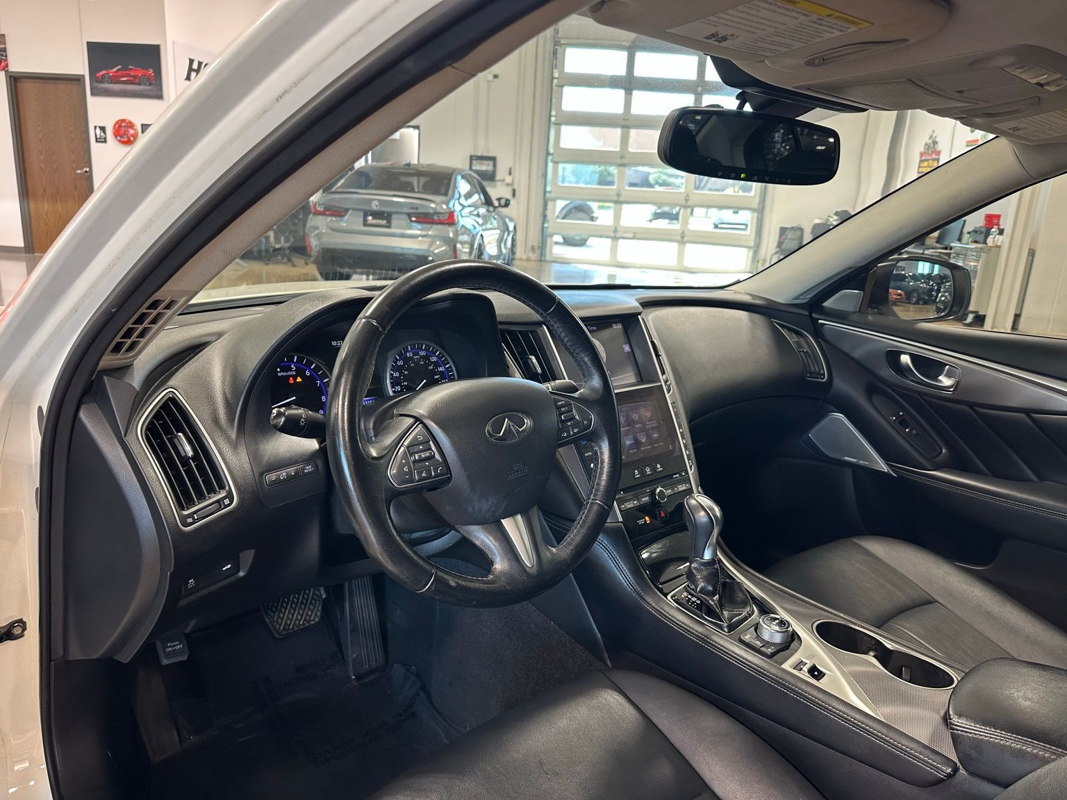 Vehicle image 20 of 43