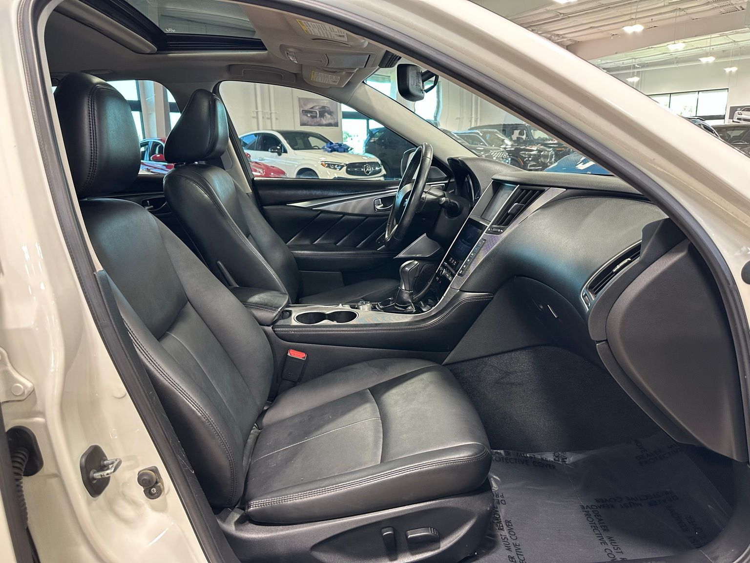 Vehicle image 14 of 43