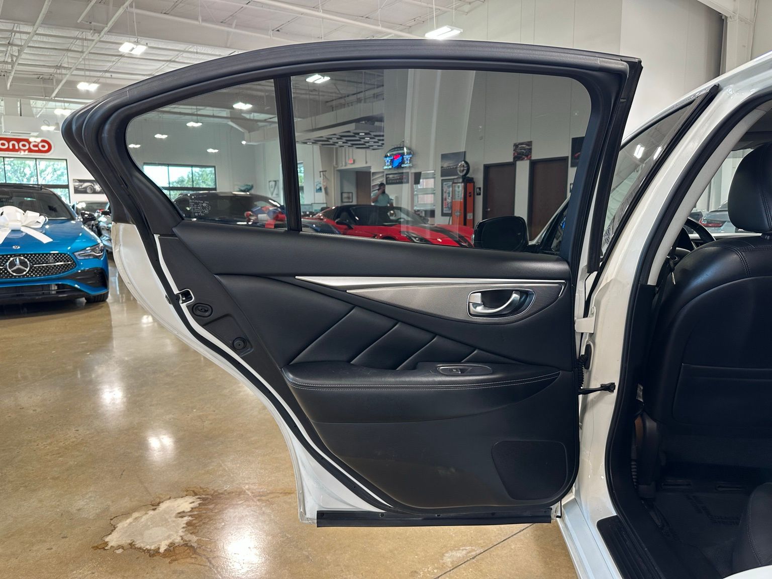 Vehicle image 41 of 43