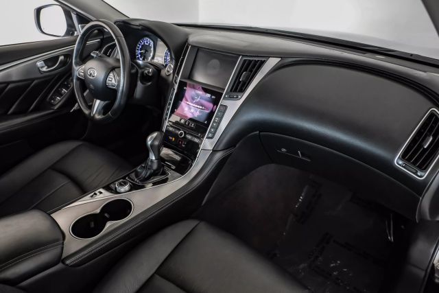 Vehicle image 11 of 58