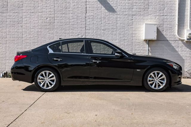 Vehicle image 4 of 58