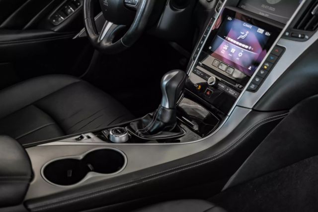 Vehicle image 21 of 58